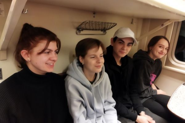 студенты-сциологи-и-студенты-обществоеды-ргпу-в-поезде-вологда-спб54997CA2-9728-5928-0117-F8CDC5C387F6.jpg