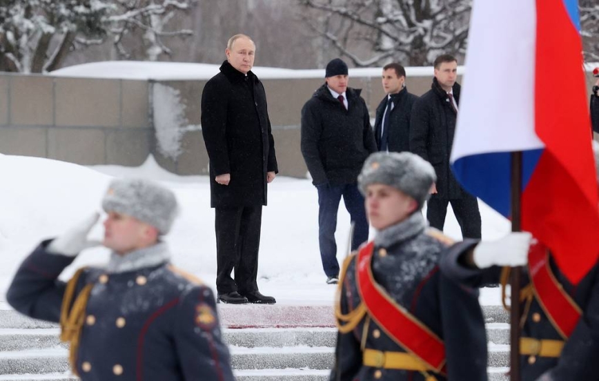 Путин на Пискаревском кладбище почтил память жертв блокады Ленинграда